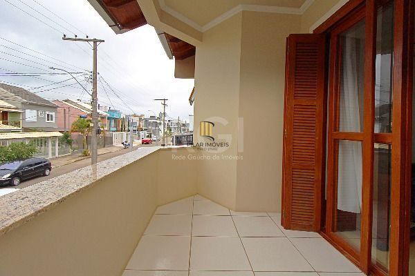 Casa em Porto Alegre, no bairro Hípica, com 3 dormitório(s), e 3 banheiros, à venda.