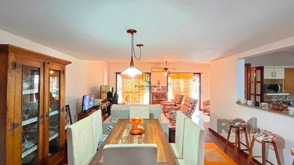 Casa para Venda - 235.64m², 3 dormitórios, sendo 1 suites, 3 vagas - Guarujá