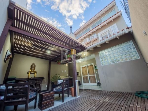 Casa em Porto Alegre, no bairro Vila Conceição, com 3 dormitório(s), e 3 banheiros, à venda.
