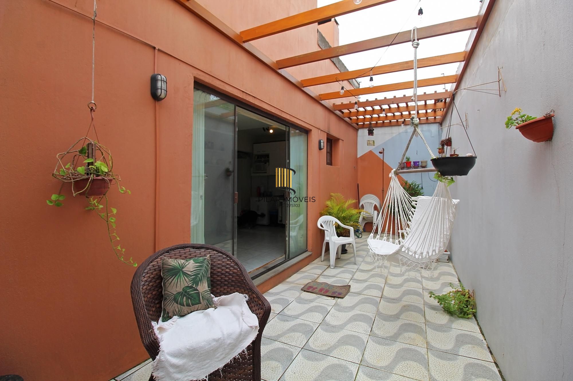 Casa em condomínio com 3 dormitórios, sendo 1 suíte com closet e sacada