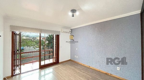 Casa em Porto Alegre, no bairro Hípica, com 3 dormitório(s), e 3 banheiros, à venda.