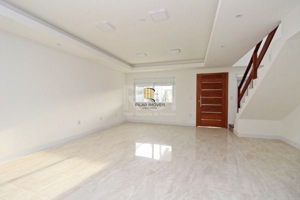 Casa para Venda - 217m², 3 dormitórios, sendo 1 suites, 2 vagas - Hípica