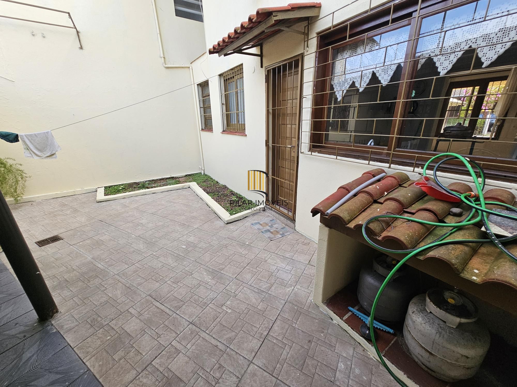 Casa 3 dormitórios no bairro Hípica