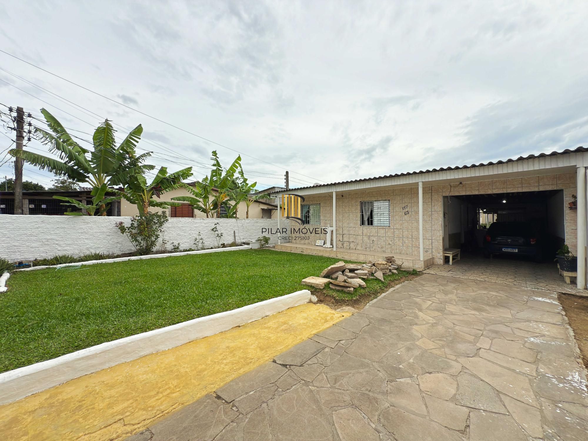 Casa 3 dormitórios no bairro Restinga