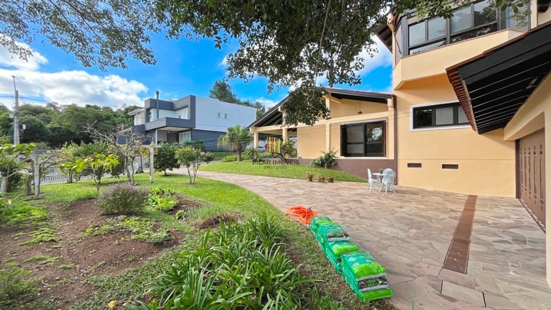 Altos do lago- 455 m² de área privativa, 3 d, 3 vagas , piscina , Linda e ampla casa em condomínio.