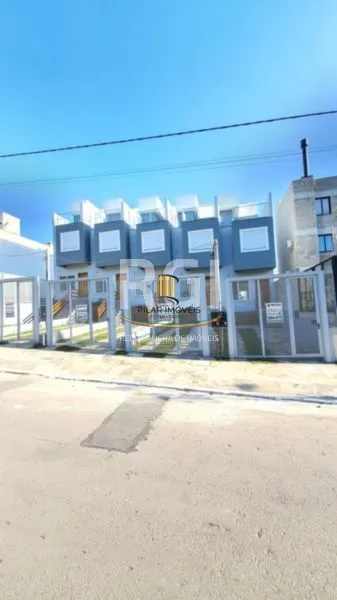 Casa 3 dormitórios no bairro Guarujá