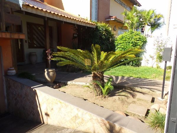 Casa para Venda - 287m², 4 dormitórios, sendo 1 suites, 4 vagas - Tristeza