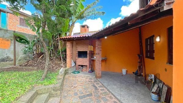 Casa para Venda - 144m², 2 dormitórios, 2 vagas - Lomba do Pinheiro