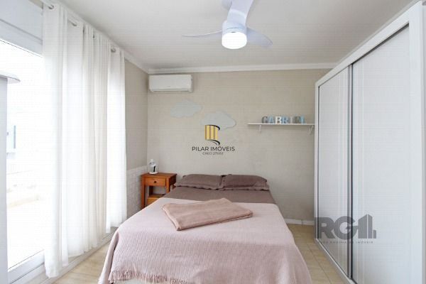 Casa em Porto Alegre, no bairro Hípica, com 3 dormitório(s), e 3 banheiros, à venda.