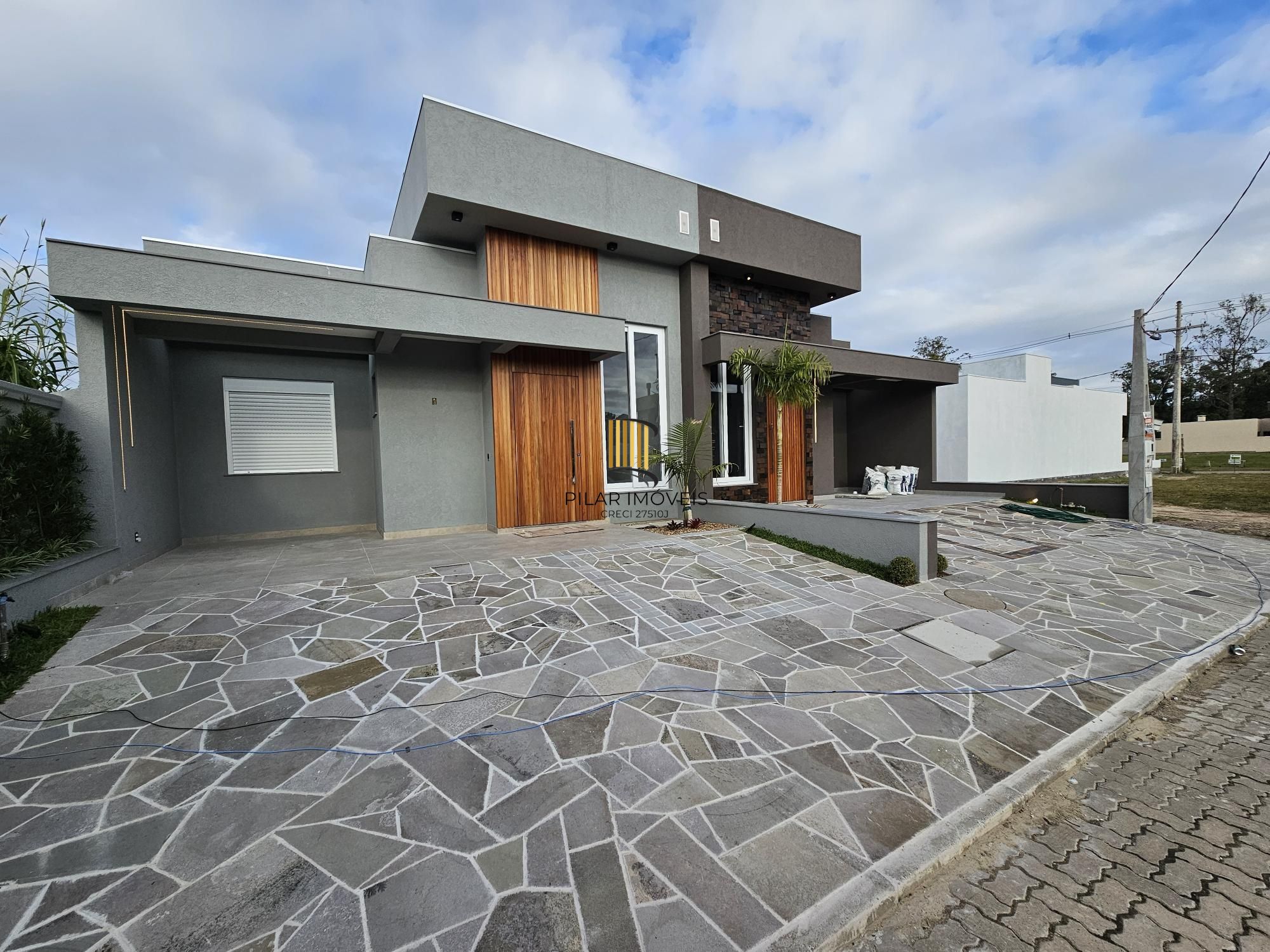 Casa Condominio em Porto Alegre, no bairro Hípica, com 3 dormitório(s), e 3 banheiros, à venda.
