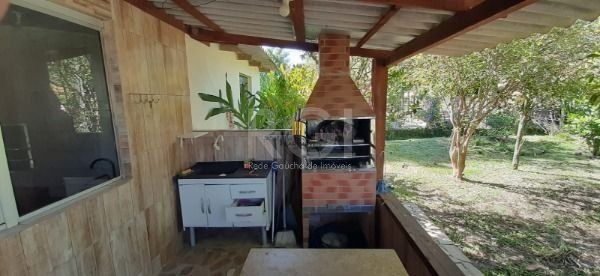 Sítio em Porto Alegre, no bairro São Caetano, com 5 dormitório(s), e 5 banheiros, à venda.