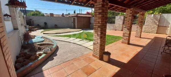 Casa para Venda - 374m², 4 dormitórios, sendo 1 suites, 3 vagas - Guarujá