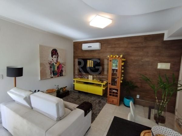 Apartamento em Porto Alegre, no bairro Ipanema, com 2 dormitório(s), e 2 banheiros, à venda.