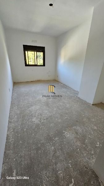 Casa em Porto Alegre, no bairro Ipanema, com 3 dormitório(s), e 3 banheiros, à venda.