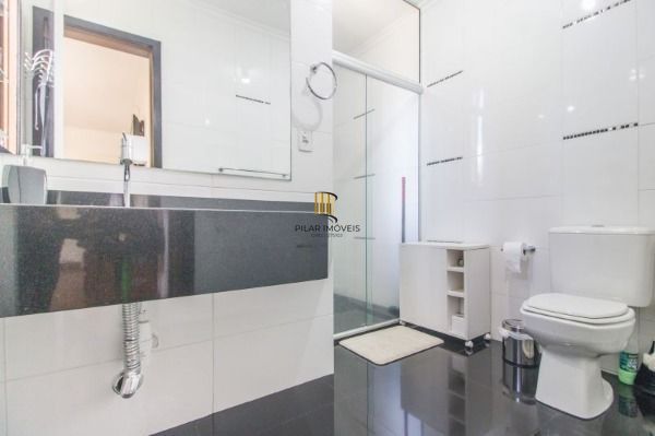 Casa para Venda - 300m², 4 dormitórios, sendo 1 suites, 8 vagas - Imperial Parque