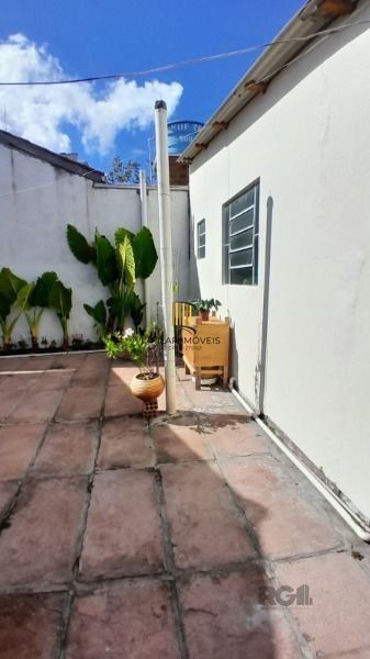 Casa em Porto Alegre, no bairro Restinga, com 2 dormitório(s), e 2 banheiros, à venda.