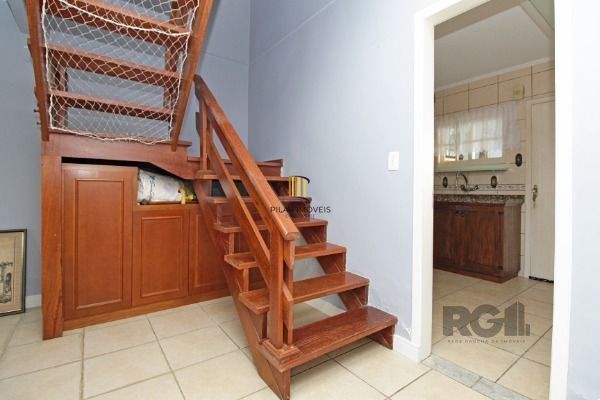 Casa Condominio em Porto Alegre, no bairro Guarujá, com 3 dormitório(s), e 3 banheiros, à venda.