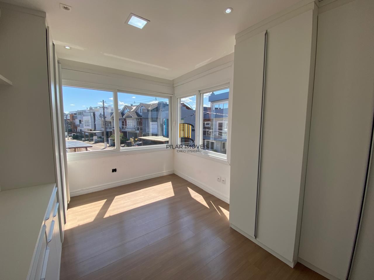 Casa em condomínio semimobiliada, no Lagos de Nova Ipanema