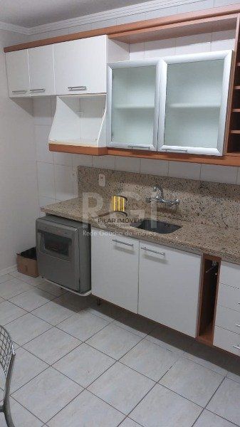 Casa de Condomínio 4 dormitórios no bairro Cristal