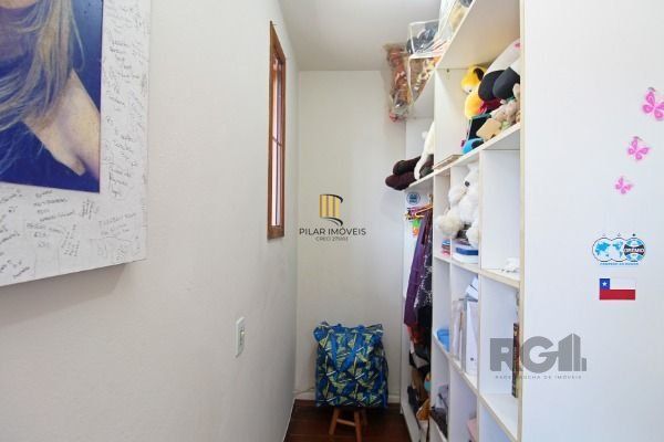 Casa em Porto Alegre, no bairro Serraria, com 3 dormitório(s), e 3 banheiros, à venda.
