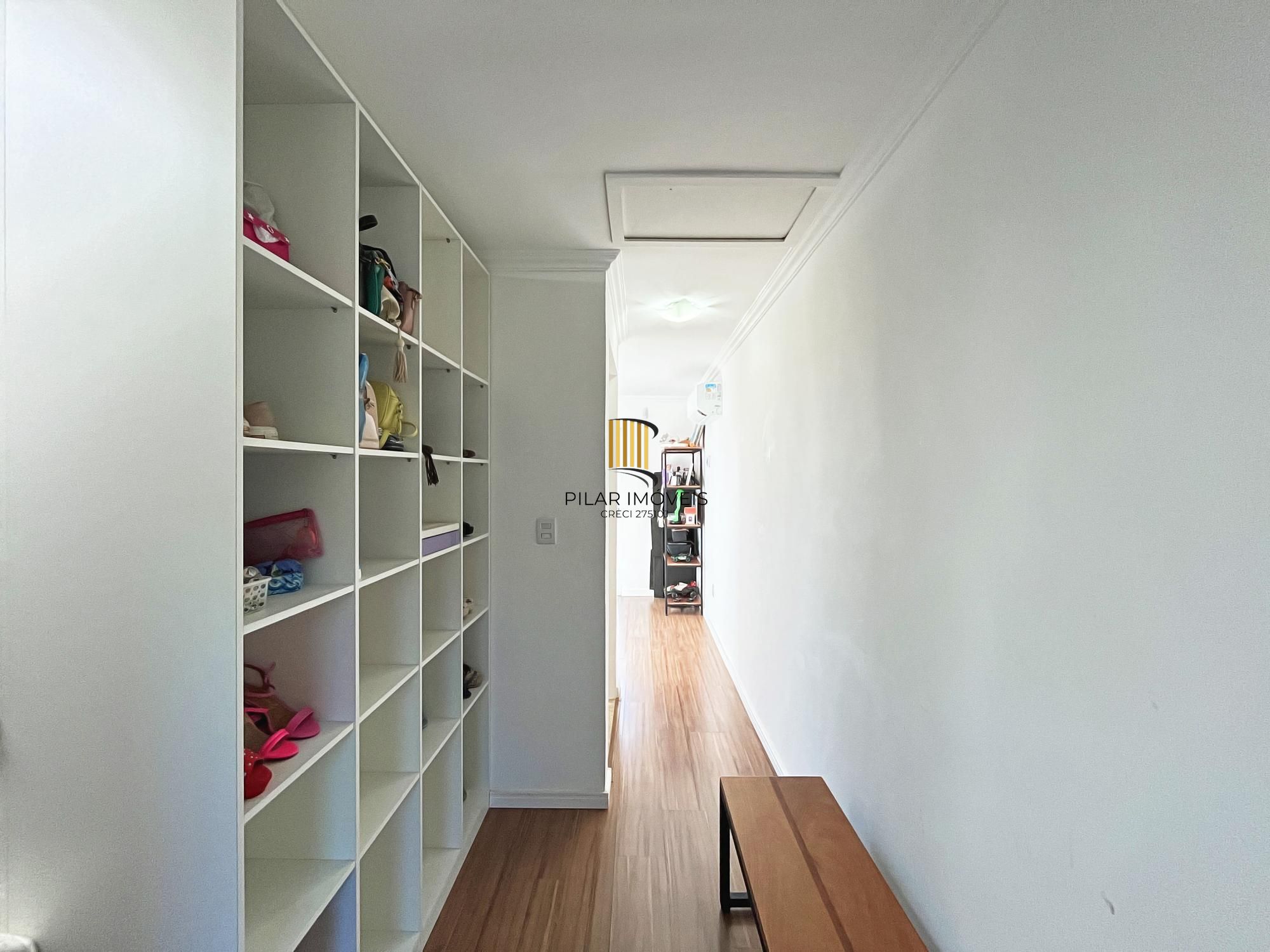 Casa 3 dormitórios no bairro Guarujá