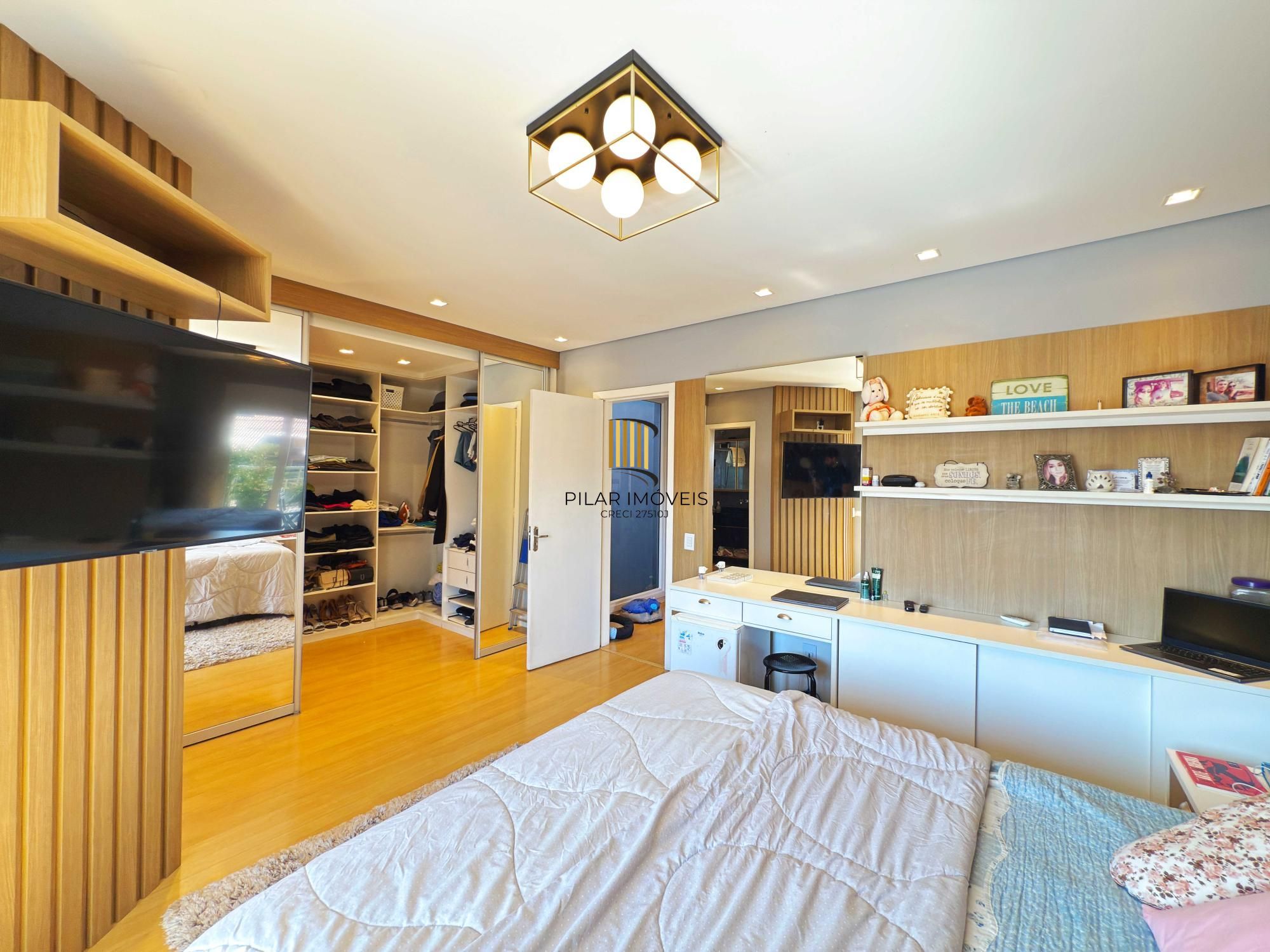 Em busca de uma casa espaçosa e cheia de comodidades no bairro Hípica