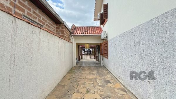 Casa em Porto Alegre, no bairro Aberta dos Morros, com 3 dormitório(s), à venda.