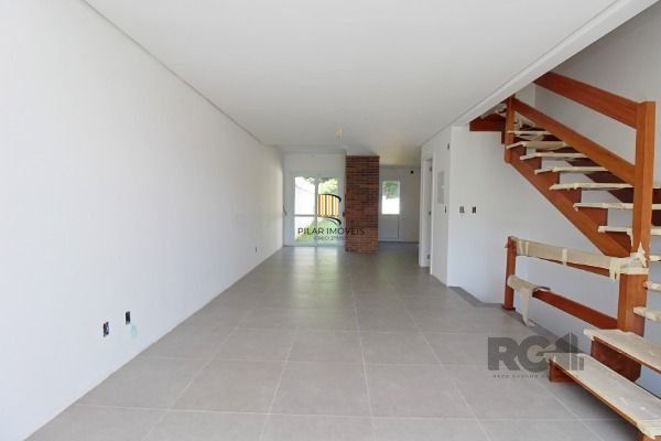 Sobrado para Venda - 100m², 3 dormitórios, sendo 3 suites, 2 vagas - Portal Do Guarujá