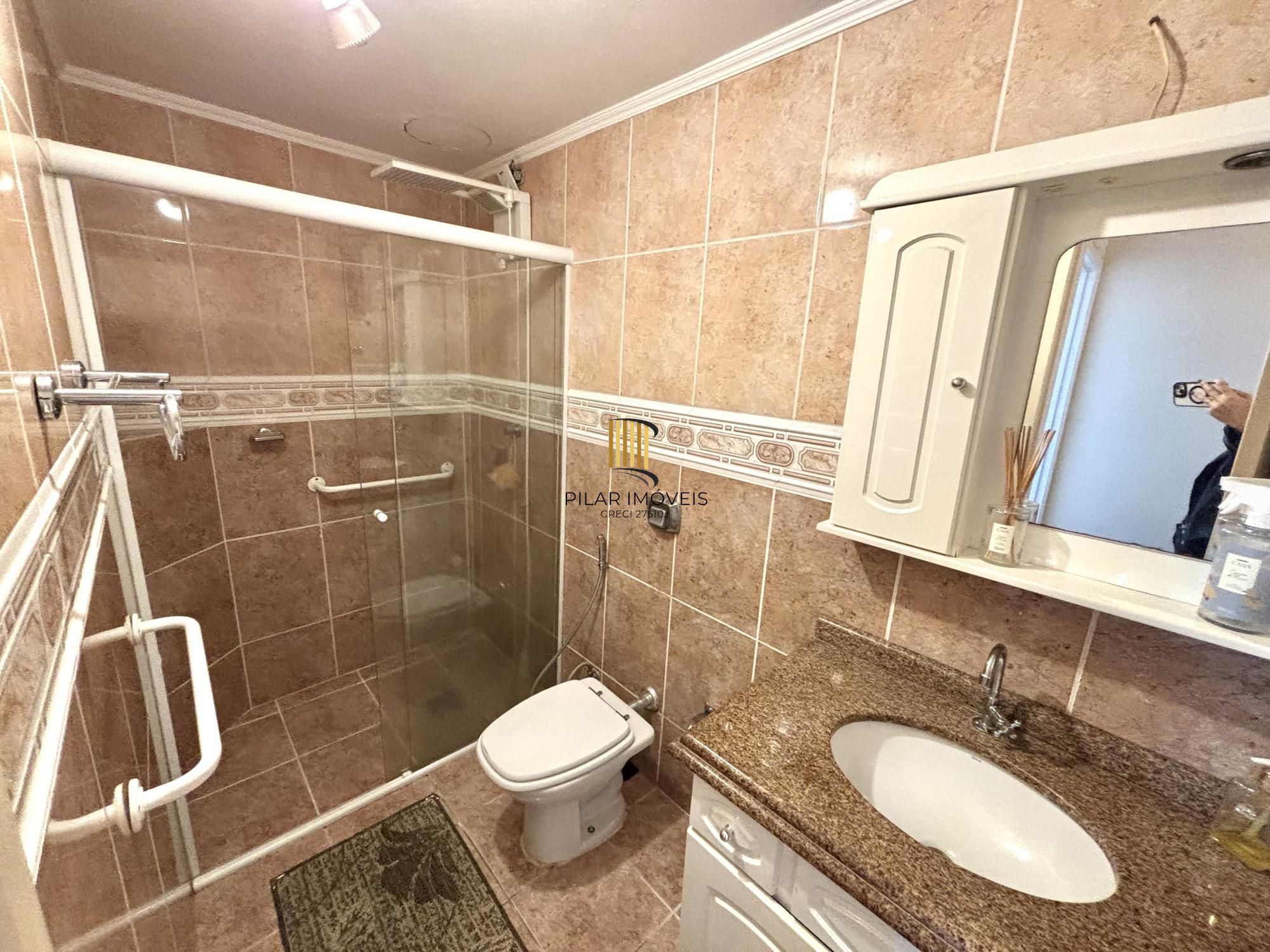 Apartamento 100% mobiliado,2 dormitórios, vaga rotativa, barra shopping, 63m²