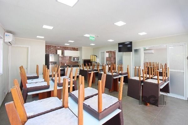 Apartamento em Porto Alegre, no bairro Vila Nova, com 2 dormitório(s), e 2 banheiros, à venda.