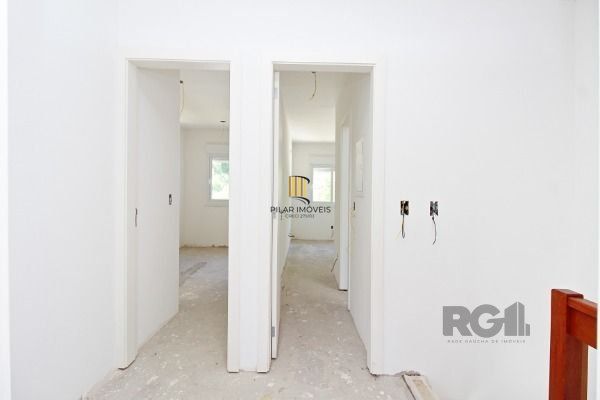Sobrado para Venda - 100m², 3 dormitórios, sendo 3 suites, 2 vagas - Portal Do Guarujá