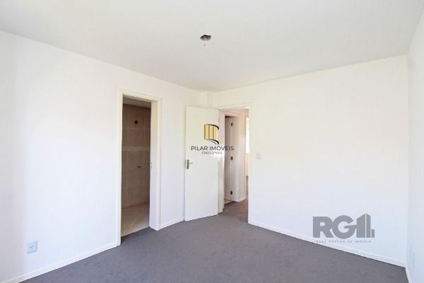 Casa Condominio em Porto Alegre, no bairro Guarujá, com 3 dormitório(s), e 3 banheiros, à venda.