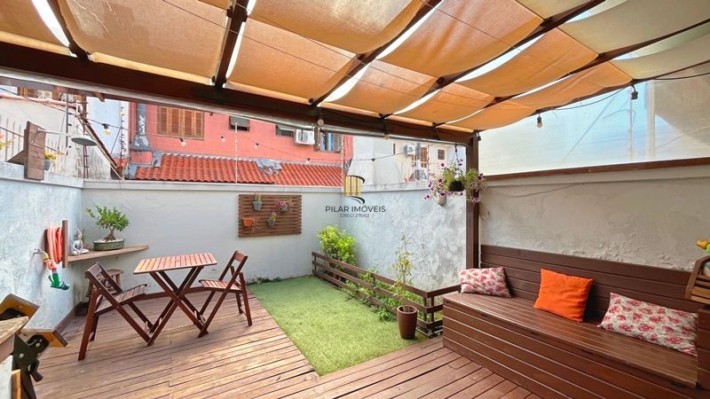 Casa 2 dormitórios no bairro Guarujá