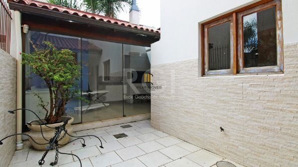 Casa em Porto Alegre, no bairro Hípica, com 3 dormitório(s), e 3 banheiros, à venda.