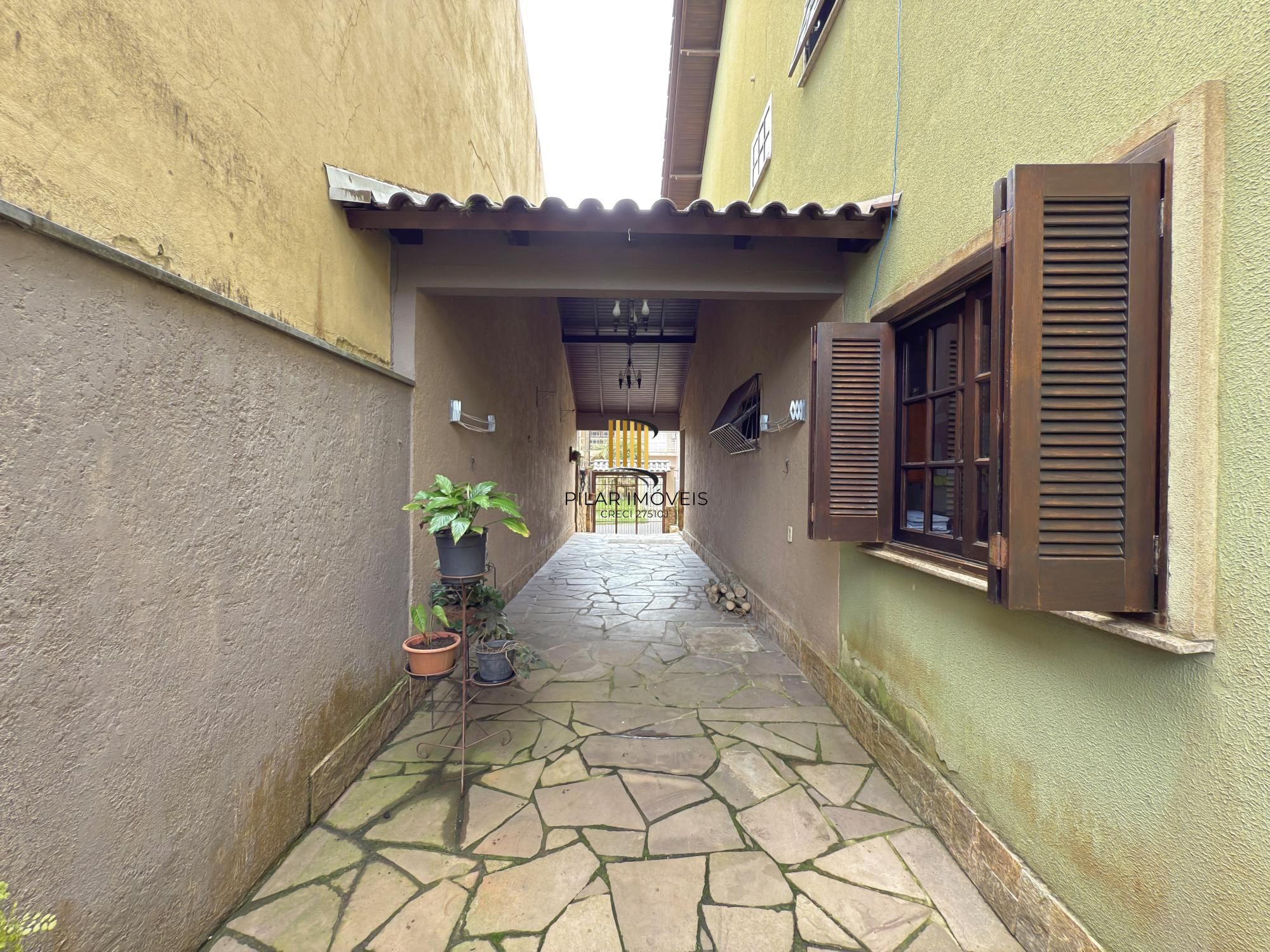 Excelente sobrado com 255 m² de área privativa 3 dormitórios com opção do 4 dormitórios