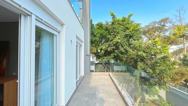 Casa Condominio para Venda - 364m², 3 dormitórios, sendo 3 suites, 2 vagas - Pedra Redonda