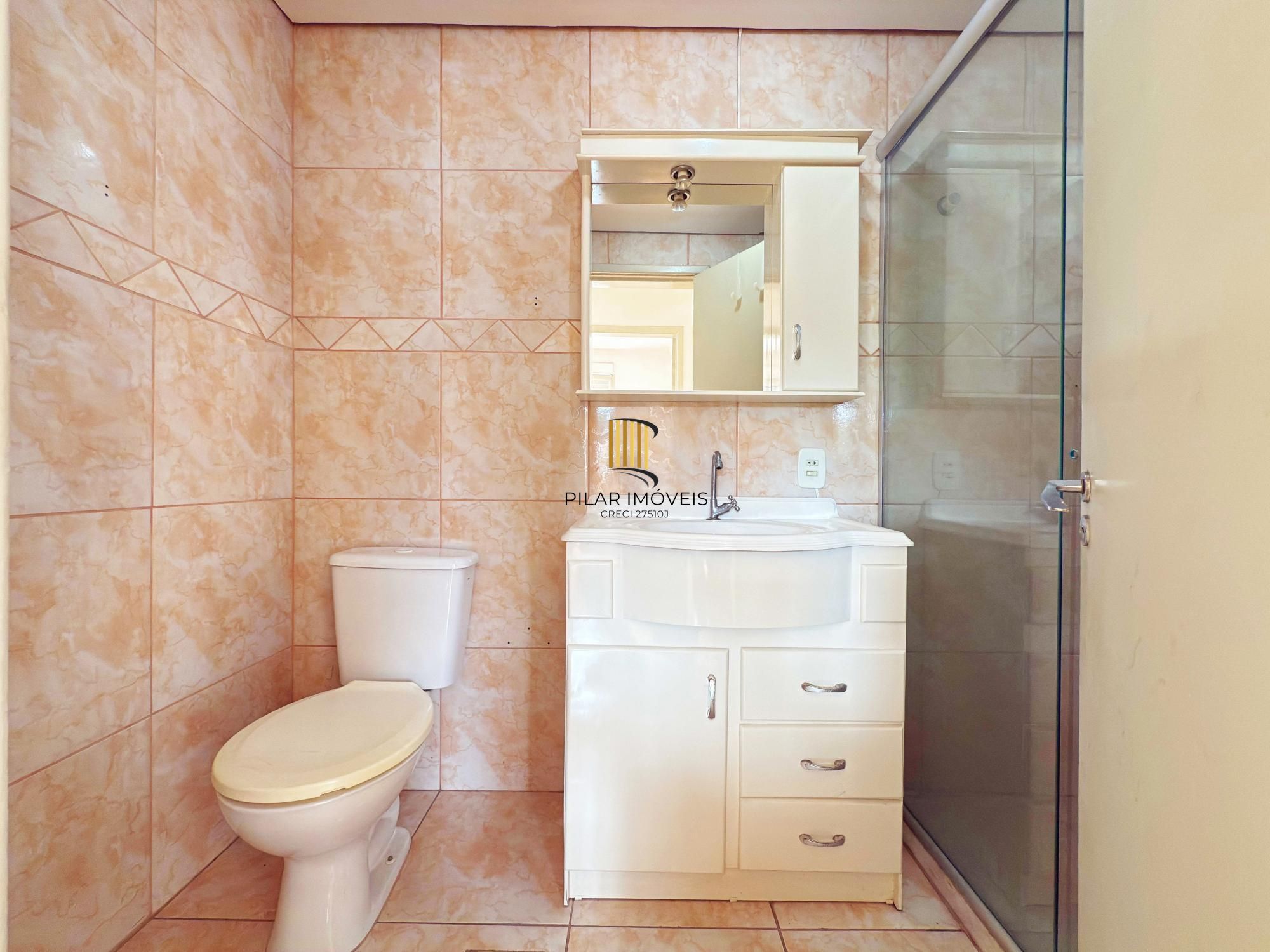 Apartamento de 2 dormitórios junto a Protásio Alves