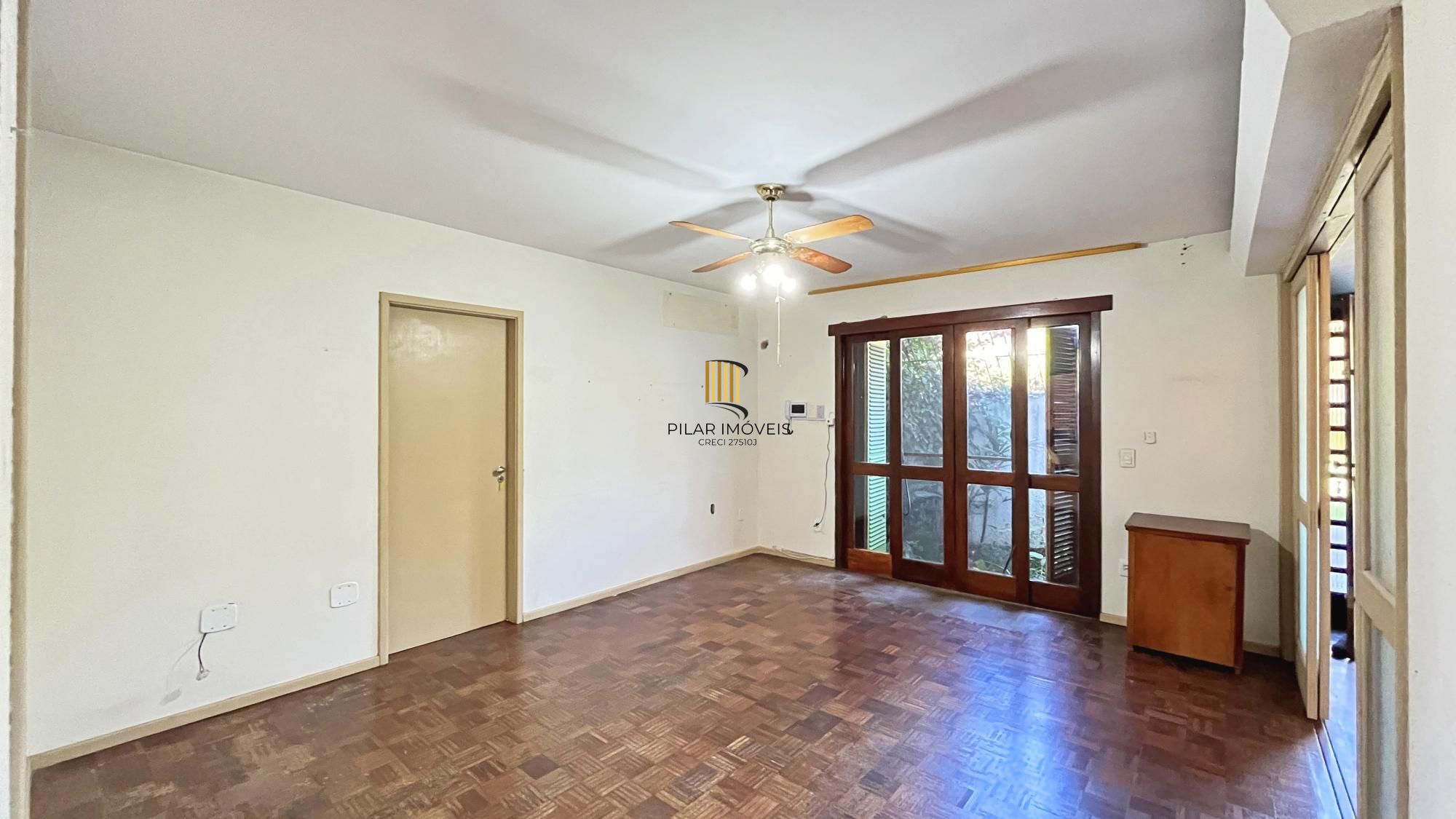 Casa 4 dormitórios no bairro Glória