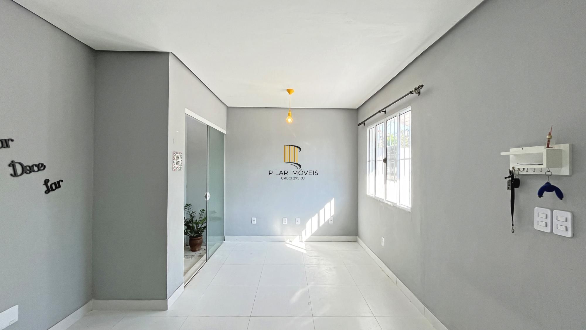 Casa para Venda - 70m², 2 dormitórios, 2 vagas - Hípica