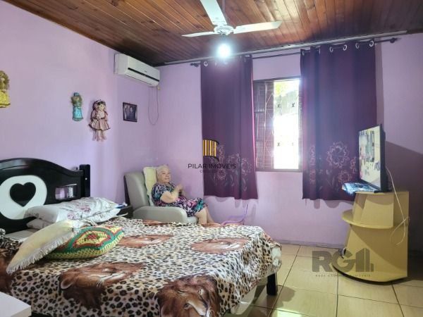 Casa em Porto Alegre, no bairro Restinga, com 5 dormitório(s), e 5 banheiros, à venda.