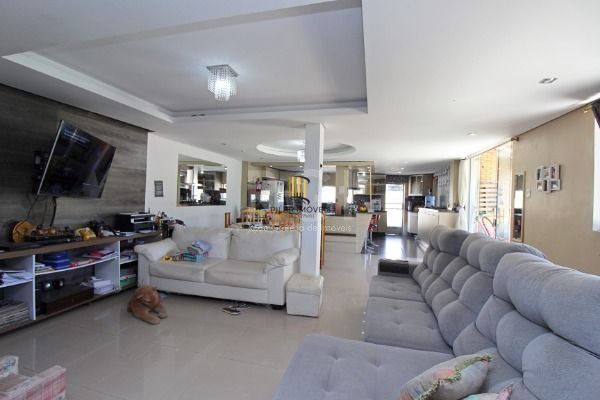 Casa para Venda - 220m², 4 dormitórios, sendo 2 suites, 5 vagas - Vila Nova