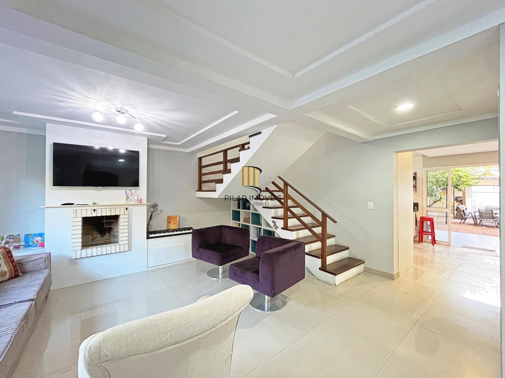 Casa para Venda - 270m², 3 dormitórios, sendo 1 suites, 2 vagas - Guarujá