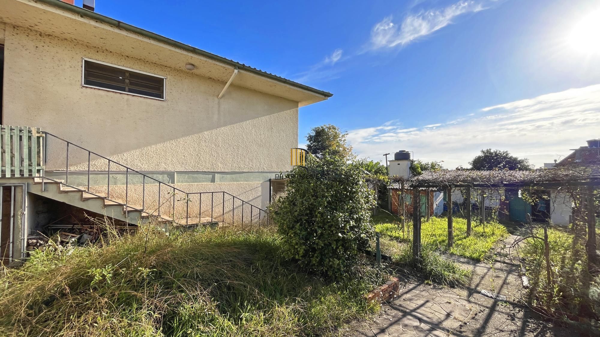 Casa 4 dormitórios no bairro Glória