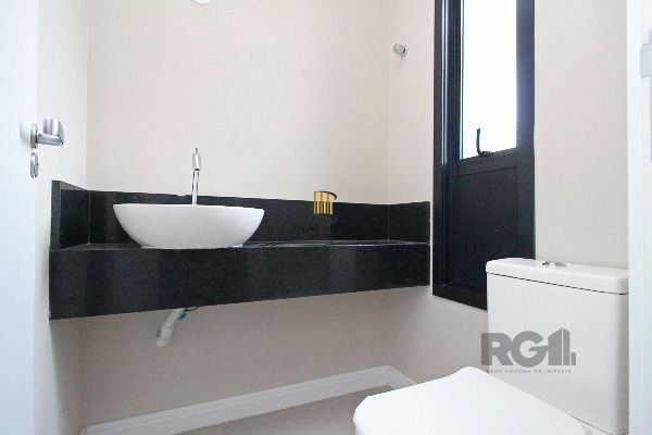 Casa Condominio em Porto Alegre, no bairro Hípica, com 3 dormitório(s), e 3 banheiros, à venda.