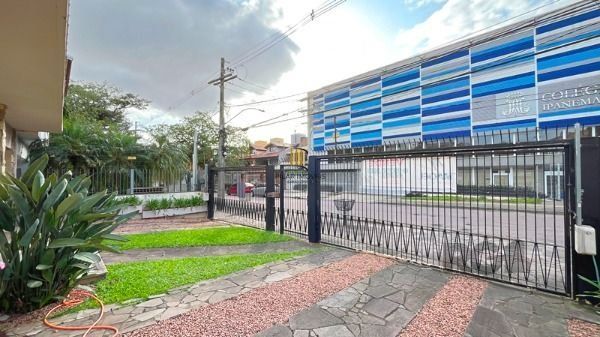 Casa para Venda - 320m², 5 dormitórios, sendo 3 suites, 8 vagas - Ipanema