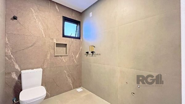 Casa em Porto Alegre, no bairro Hípica, com 3 dormitório(s), e 3 banheiros, à venda.