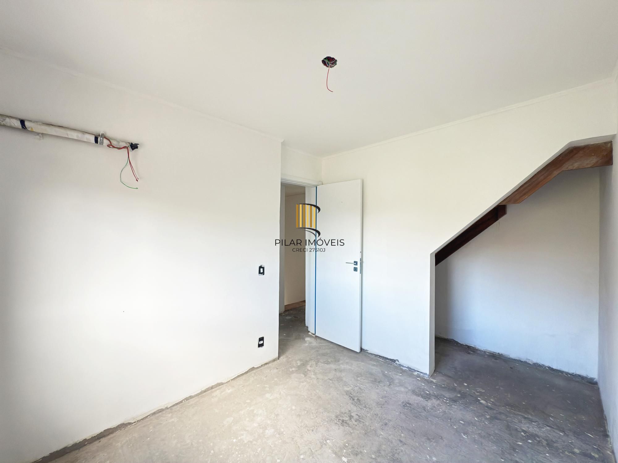 Casa em Porto Alegre, no bairro Hípica, com 4 dormitório(s), à venda.