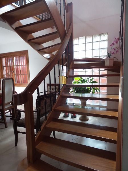 Casa para Venda - 287m², 4 dormitórios, sendo 1 suites, 4 vagas - Tristeza