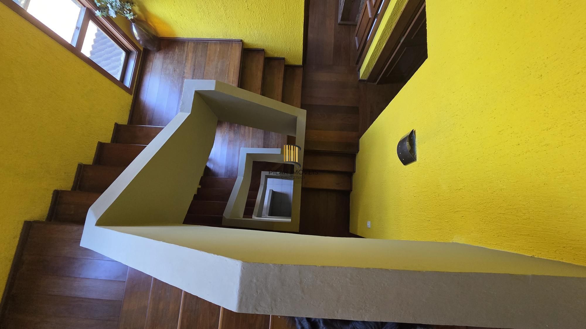 Belíssima residência com 4 dormitórios, 2 suítes com closet e vista deslumbrante para o Guaíba.