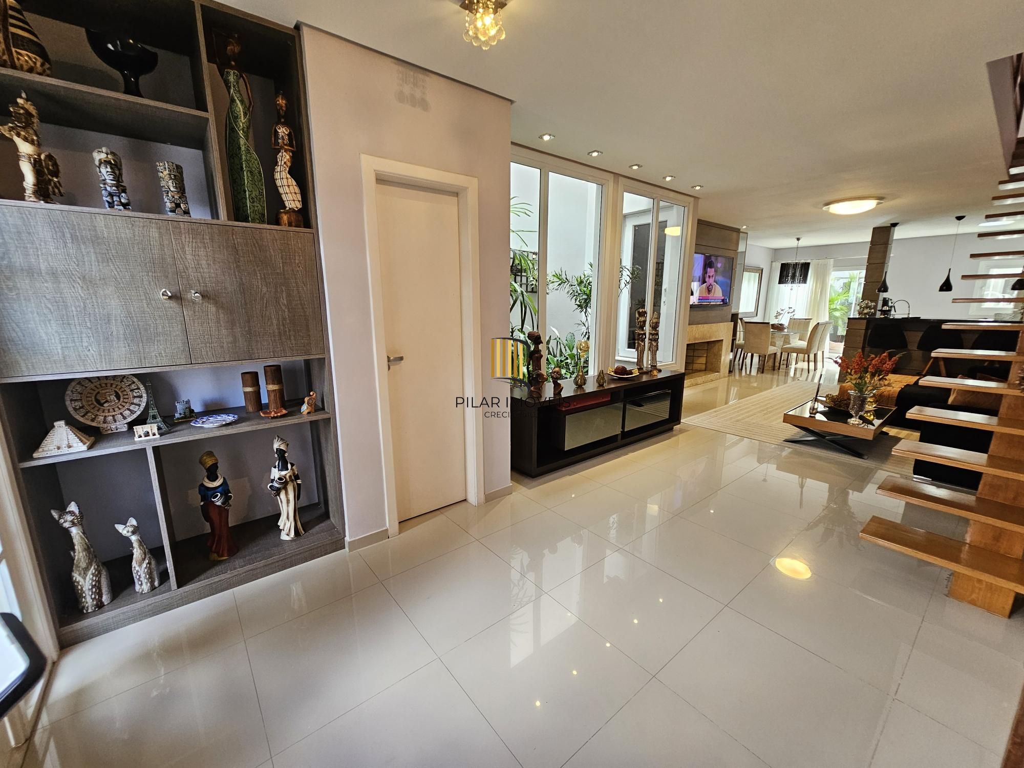 Casa 3 dormitórios no bairro Hípica